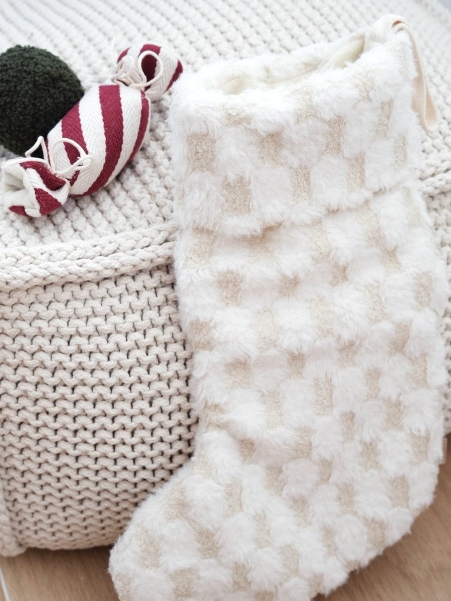 Lambwolf-Collective-peluche-chien-interactive-design-Chaussette-de-noel-XmasStocking