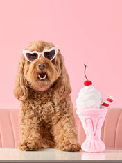The-Foggy-Dog-peluche-fouille-balle-pour-chien-milkshare-fraise