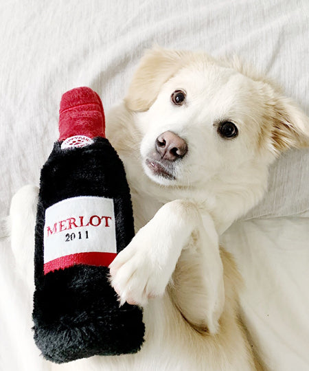     zippy-paws-peluche-pour-chien-bouteille-de-vin-rouge